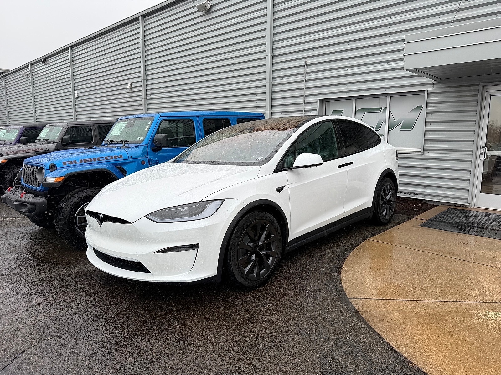 2023 Tesla Model X Long Range's photo