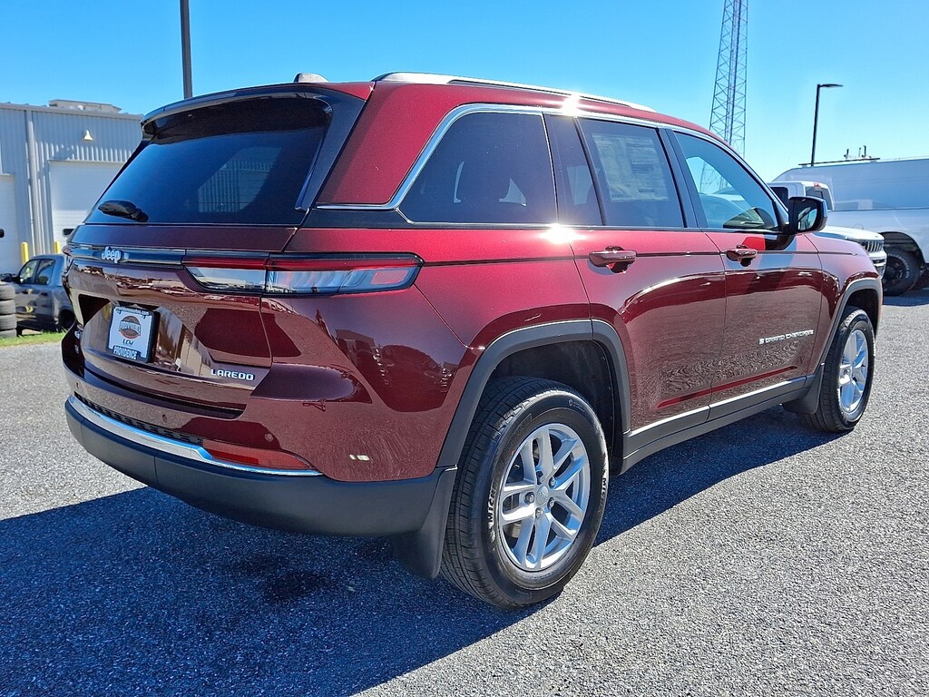 New 2025 Jeep Grand Cherokee LAREDO X 4X4 Sport Utility