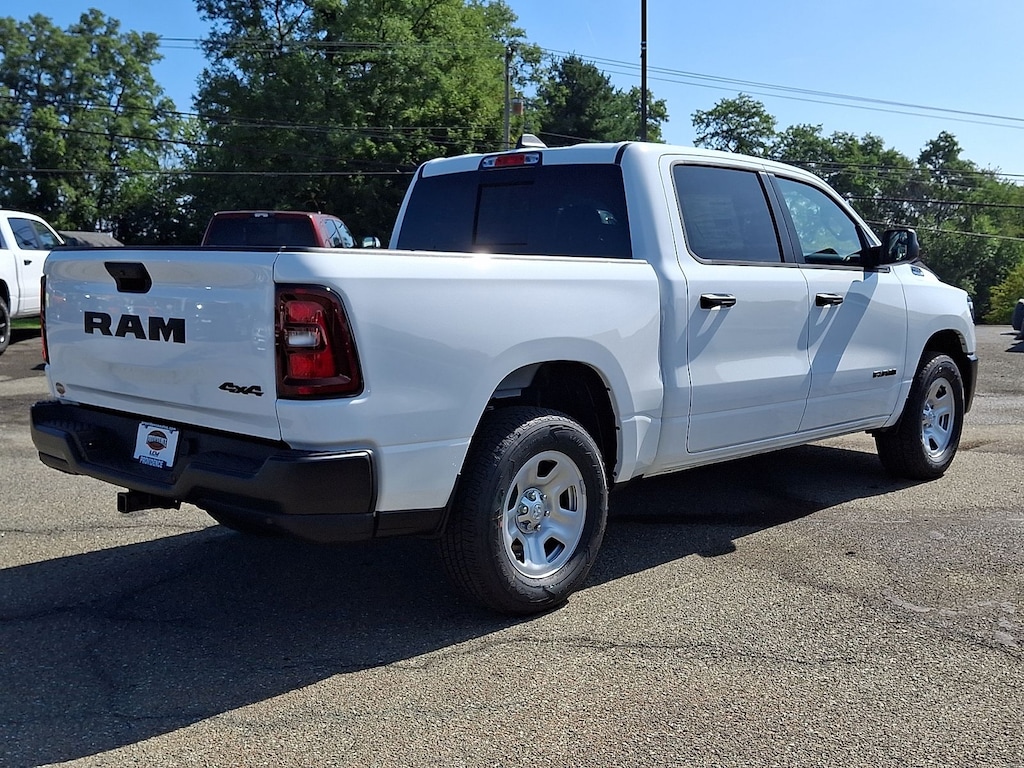 New 2026 Ram 1500 TRADESMAN CREW CAB 4X4 5'7 BOX Pickup