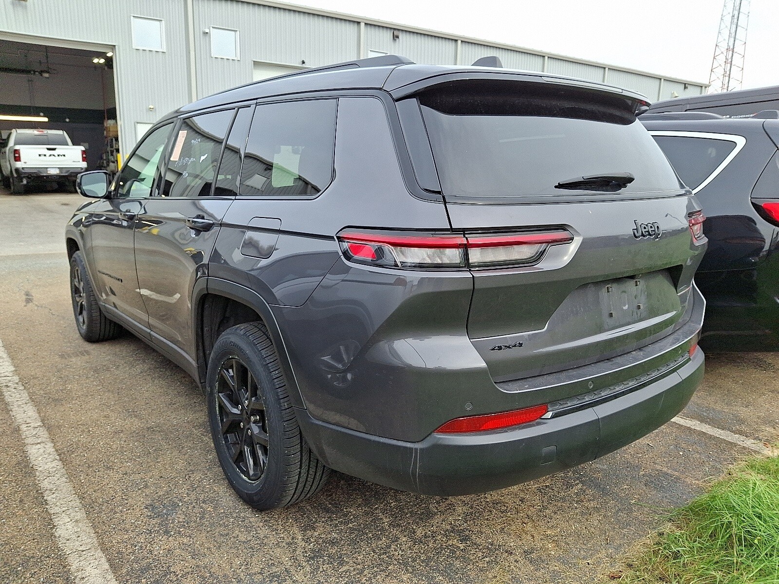 2024 Jeep Grand Cherokee Altitude photo 3