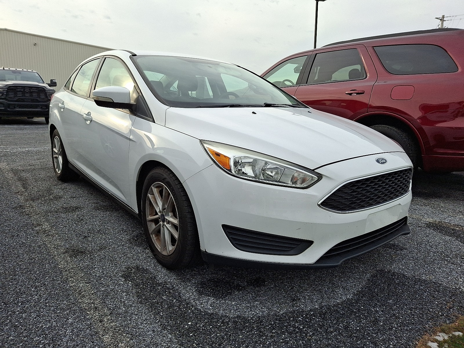 2017 Ford Focus SE's photo