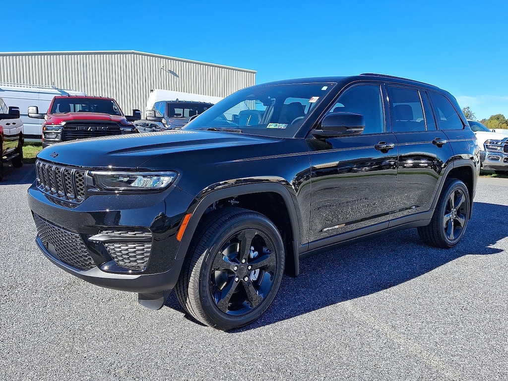 New 2025 Jeep Grand Cherokee Altitude 4x4 Sport Utility