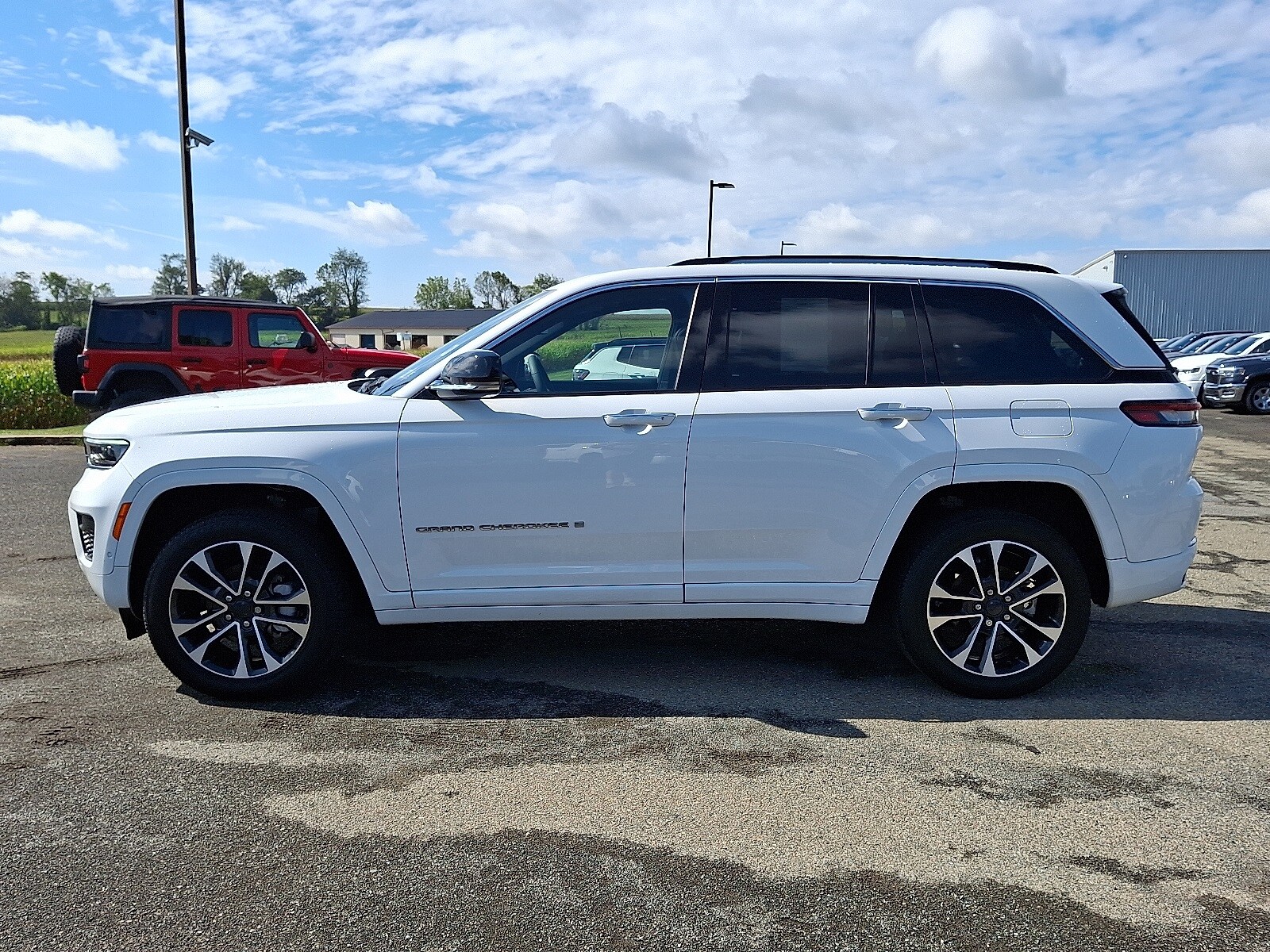 2023 Jeep Grand Cherokee Overland photo 4