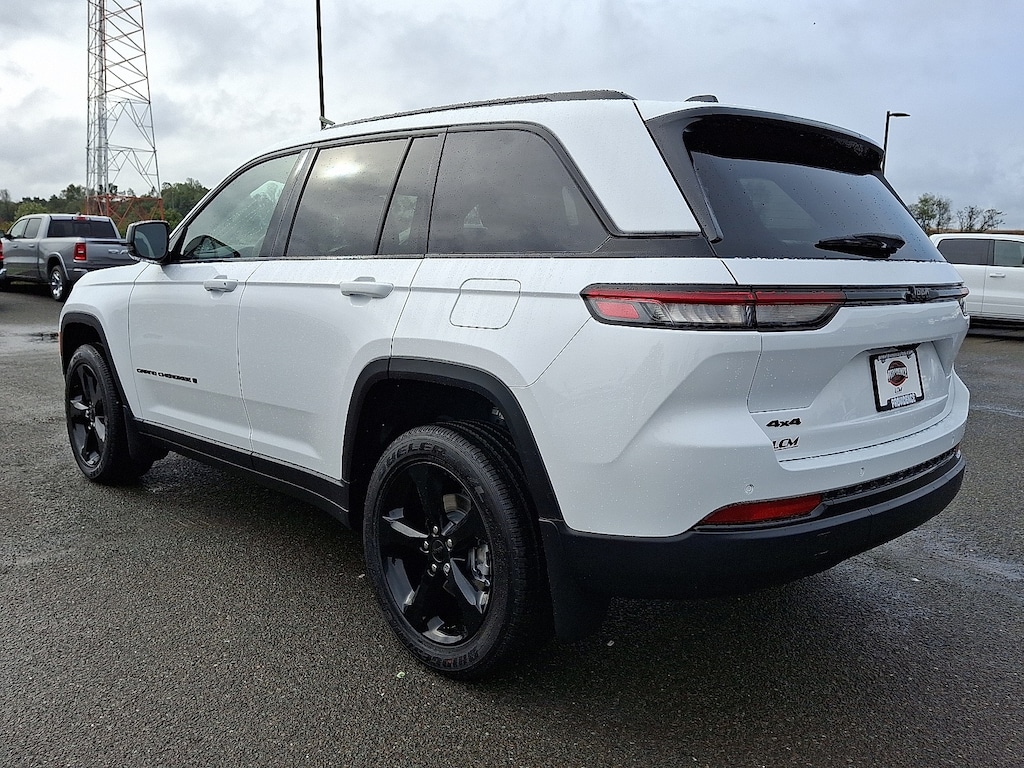 New 2025 Jeep Grand Cherokee Altitude 4x4 Sport Utility