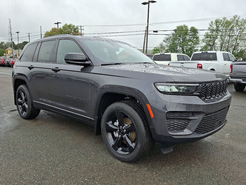 New 2025 Jeep Grand Cherokee Altitude 4x4 Sport Utility