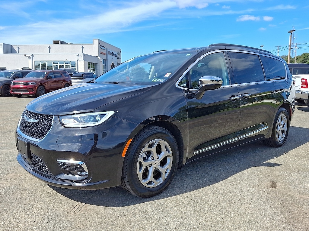 Used 2023 Chrysler Pacifica Limited Passenger Van