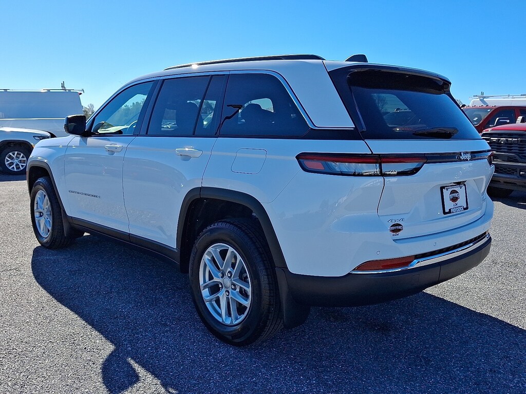 New 2025 Jeep Grand Cherokee Laredo X 4x4 Sport Utility