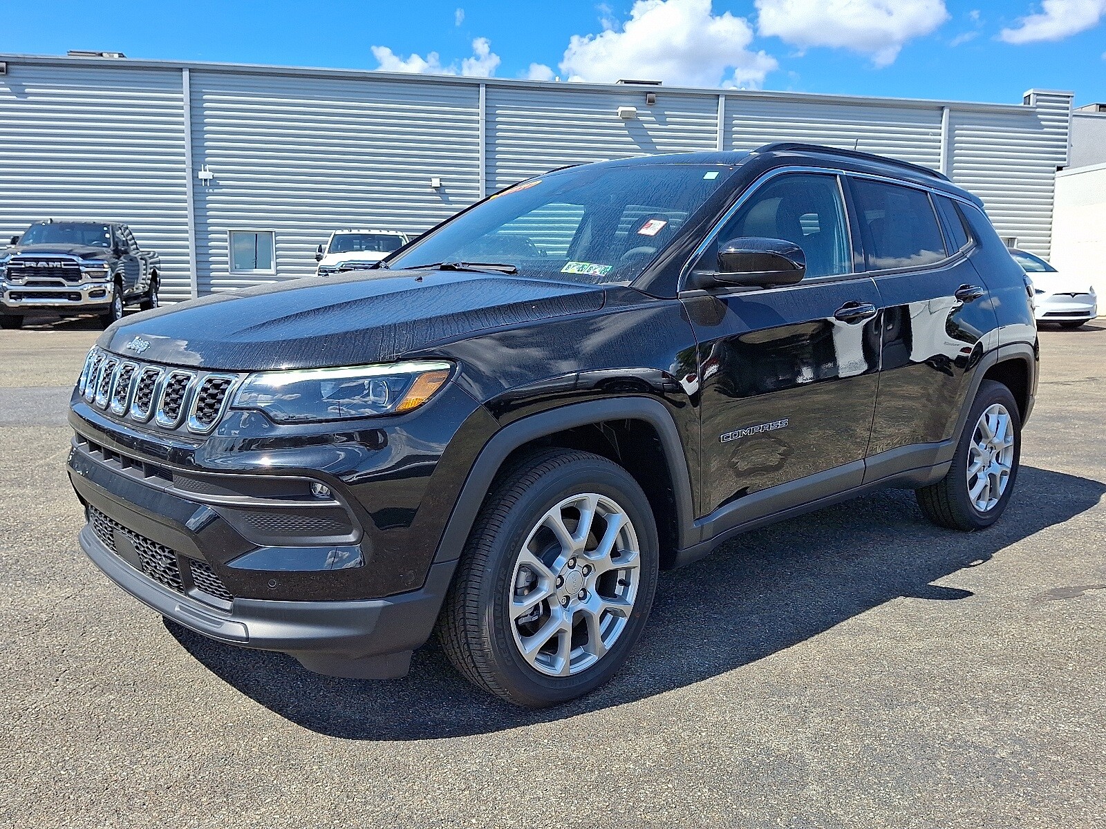 2024 Jeep Compass Latitude Lux photo 2