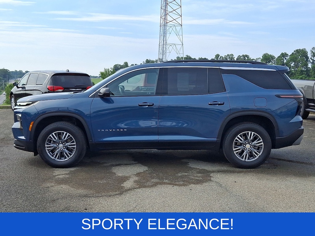 Used 2024 Chevrolet Traverse FWD LT Sport Utility