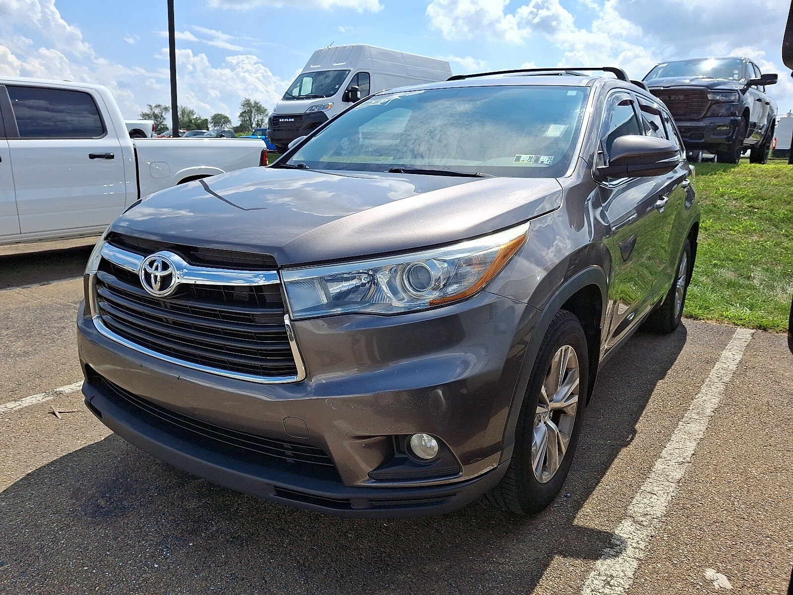 2016 Toyota Highlander LE Plus photo 2