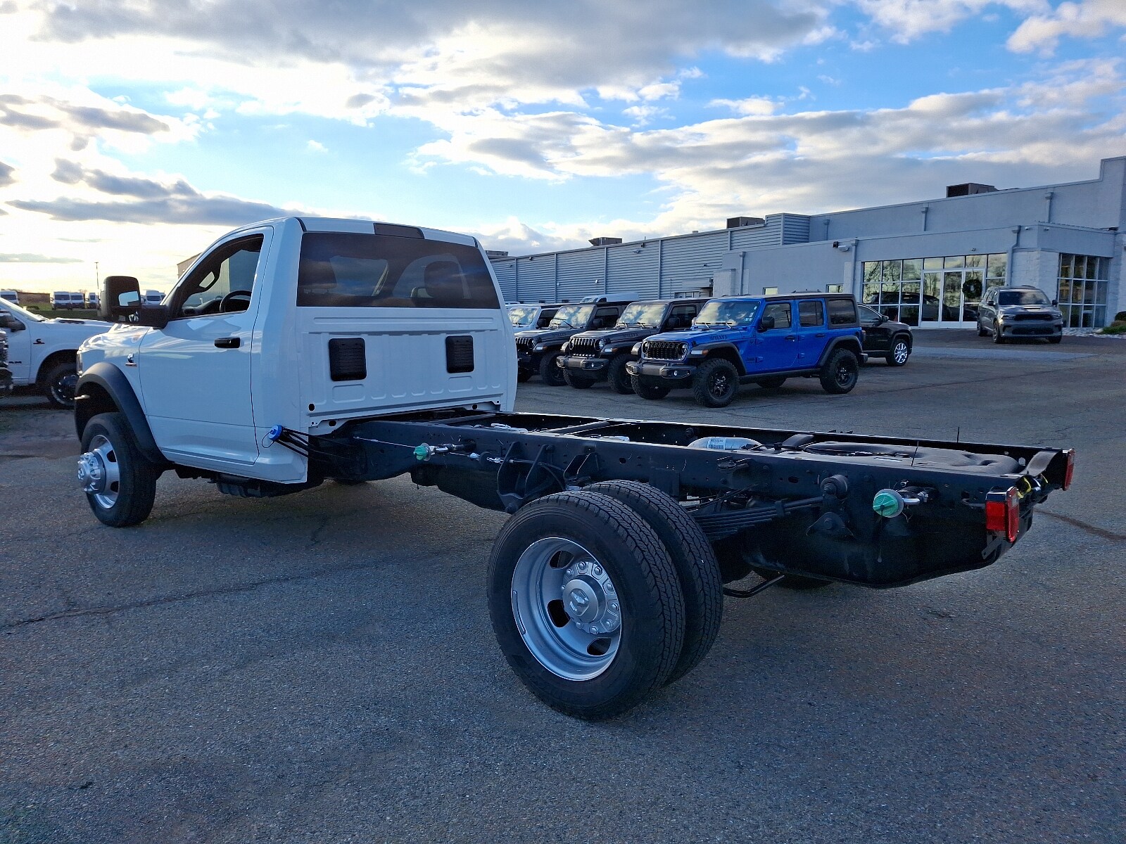 2024 Ram 5500 Tradesman SLT photo 3