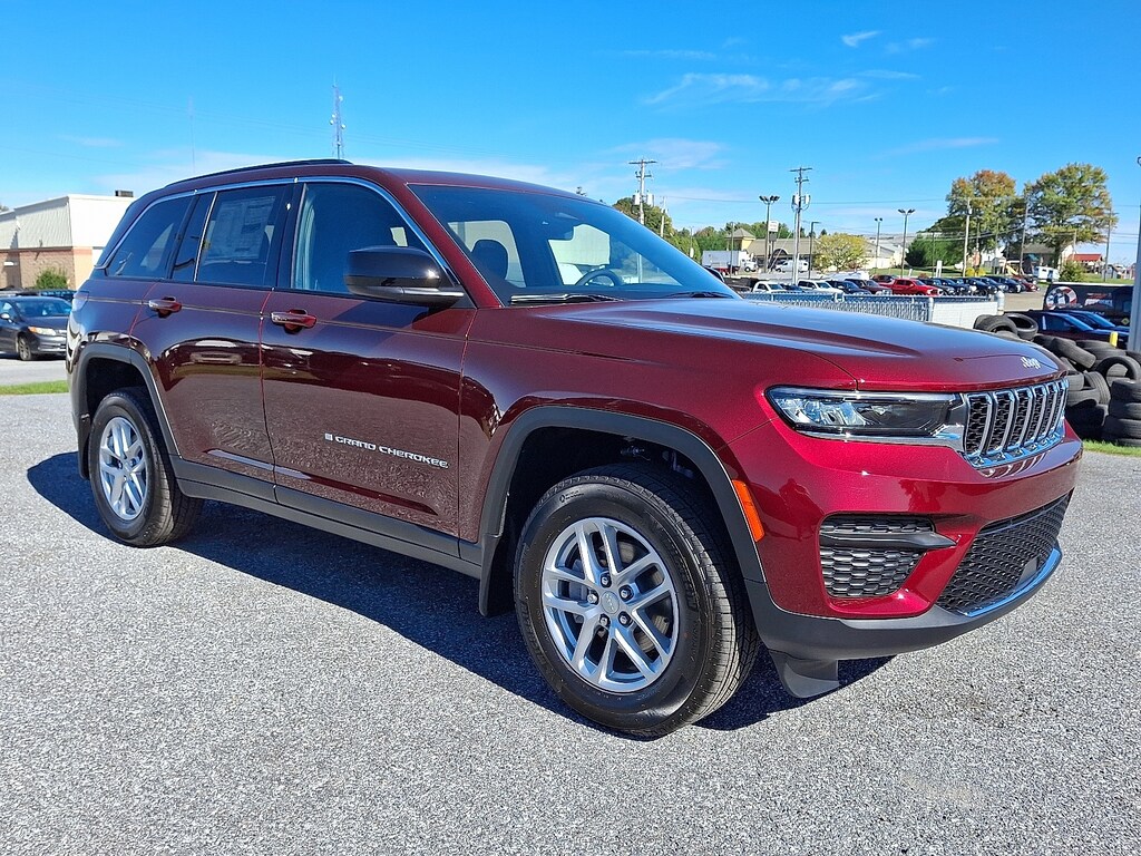 New 2025 Jeep Grand Cherokee LAREDO X 4X4 Sport Utility