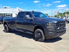 2026 Ram 3500 TRADESMAN CREW CAB 4X4 8' BOX Pickup