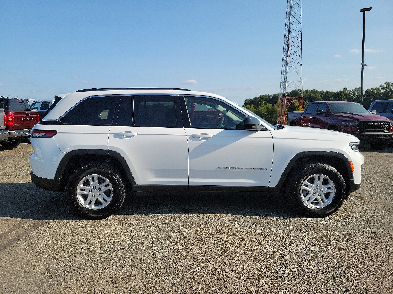 Certified 2023 Jeep Grand Cherokee Laredo with VIN 1C4RJHAG2PC519655 for sale in Quarryville, PA