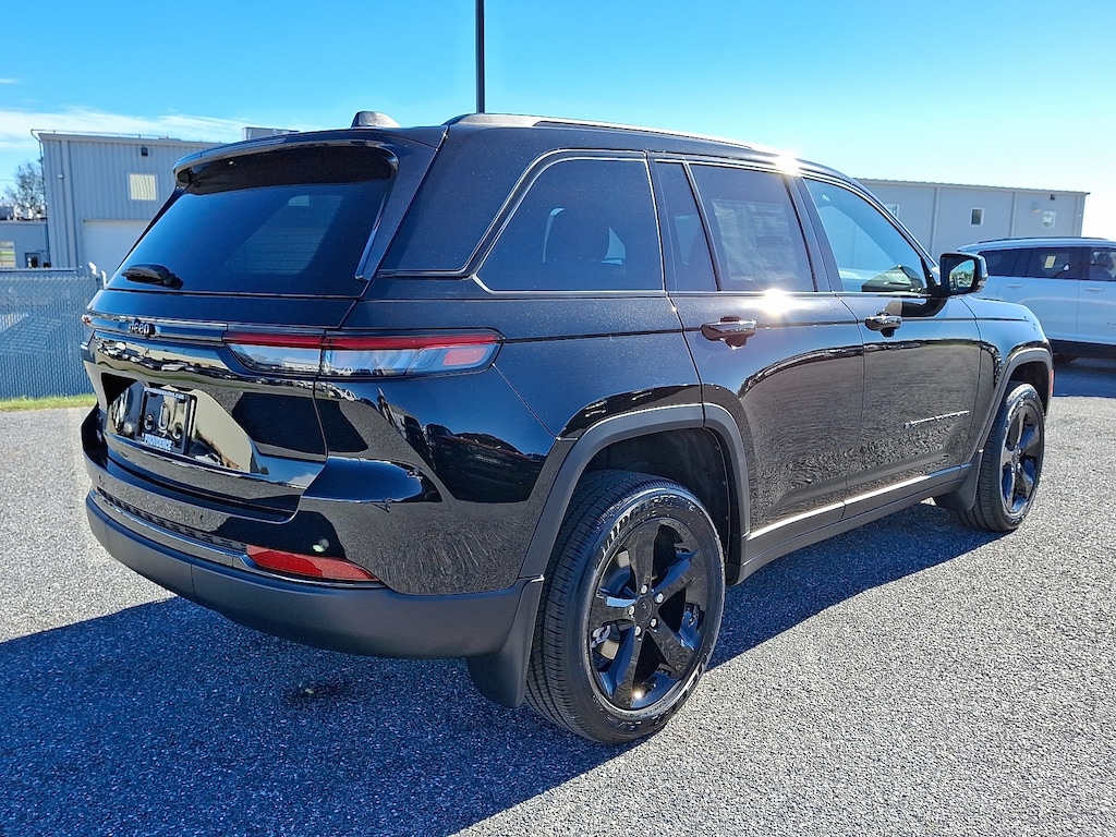 New 2025 Jeep Grand Cherokee Altitude 4x4 Sport Utility