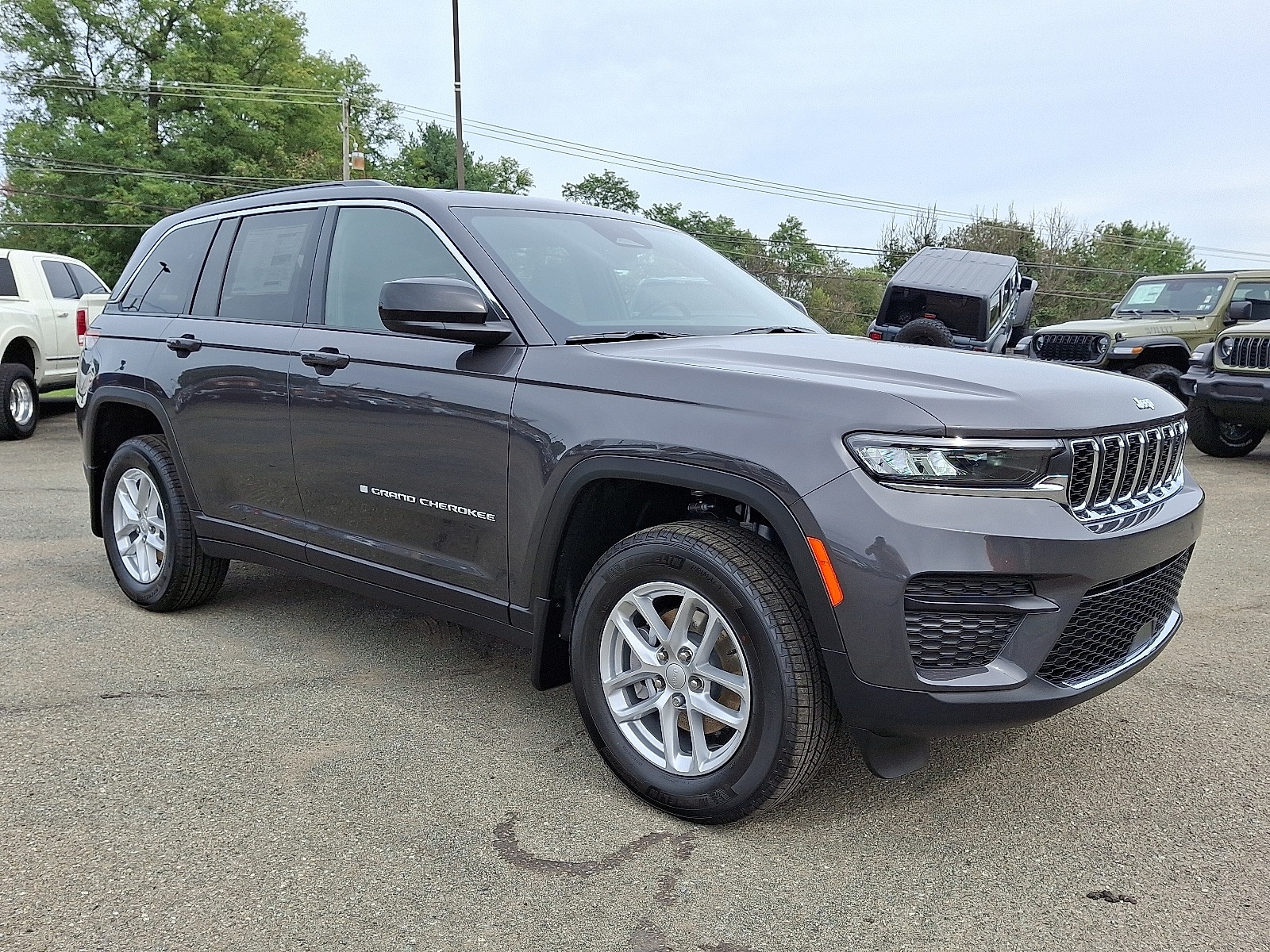 2025 Jeep Grand Cherokee Laredo