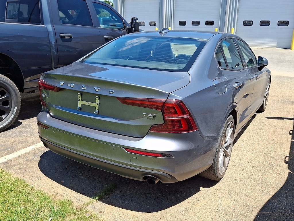 Used 2021 Volvo S60 T6 Momentum Sedan