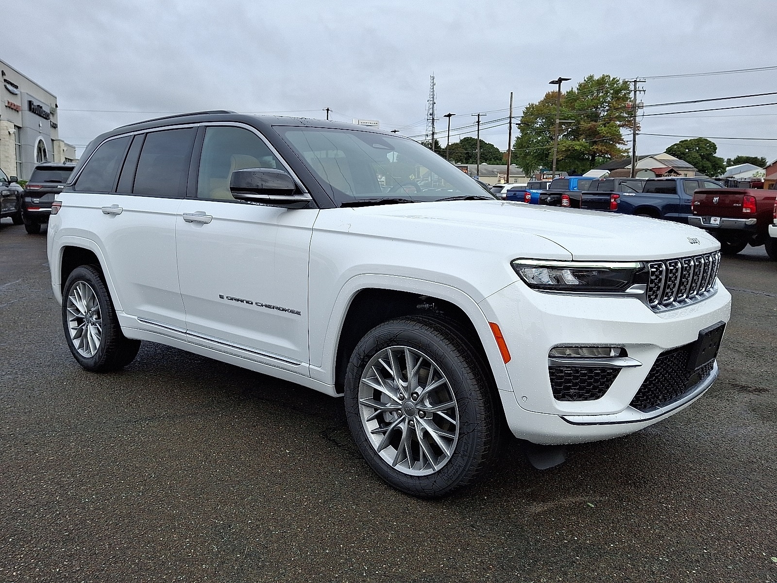 2025 Jeep Grand Cherokee Summit's photo