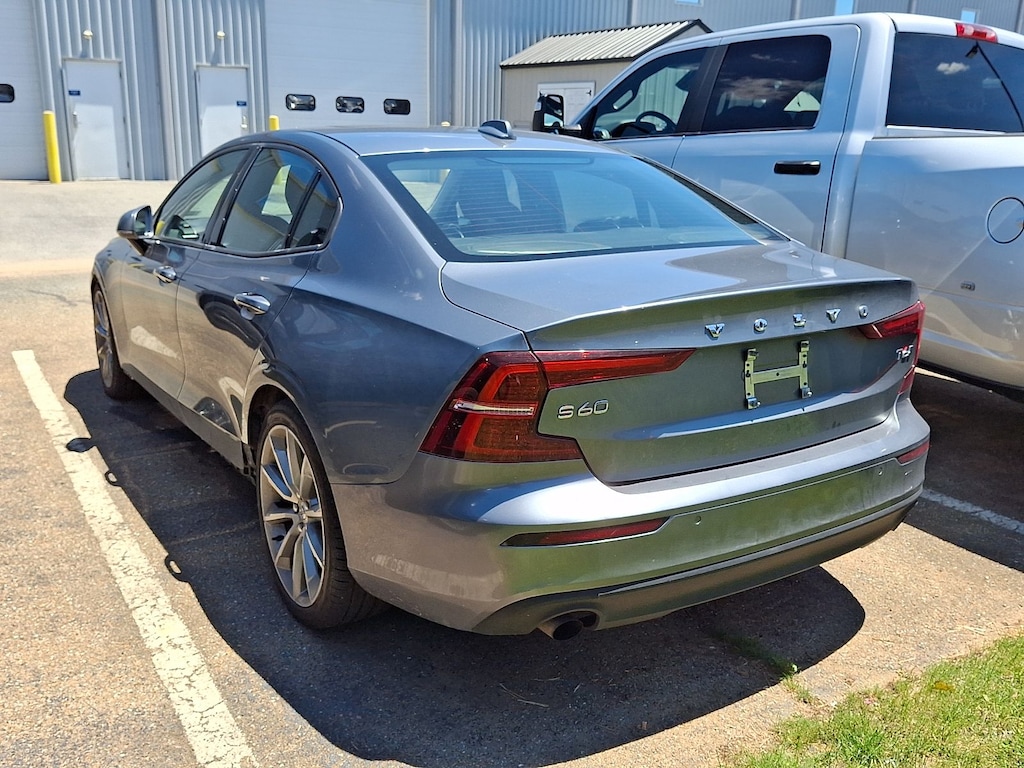 Used 2021 Volvo S60 T6 Momentum Sedan
