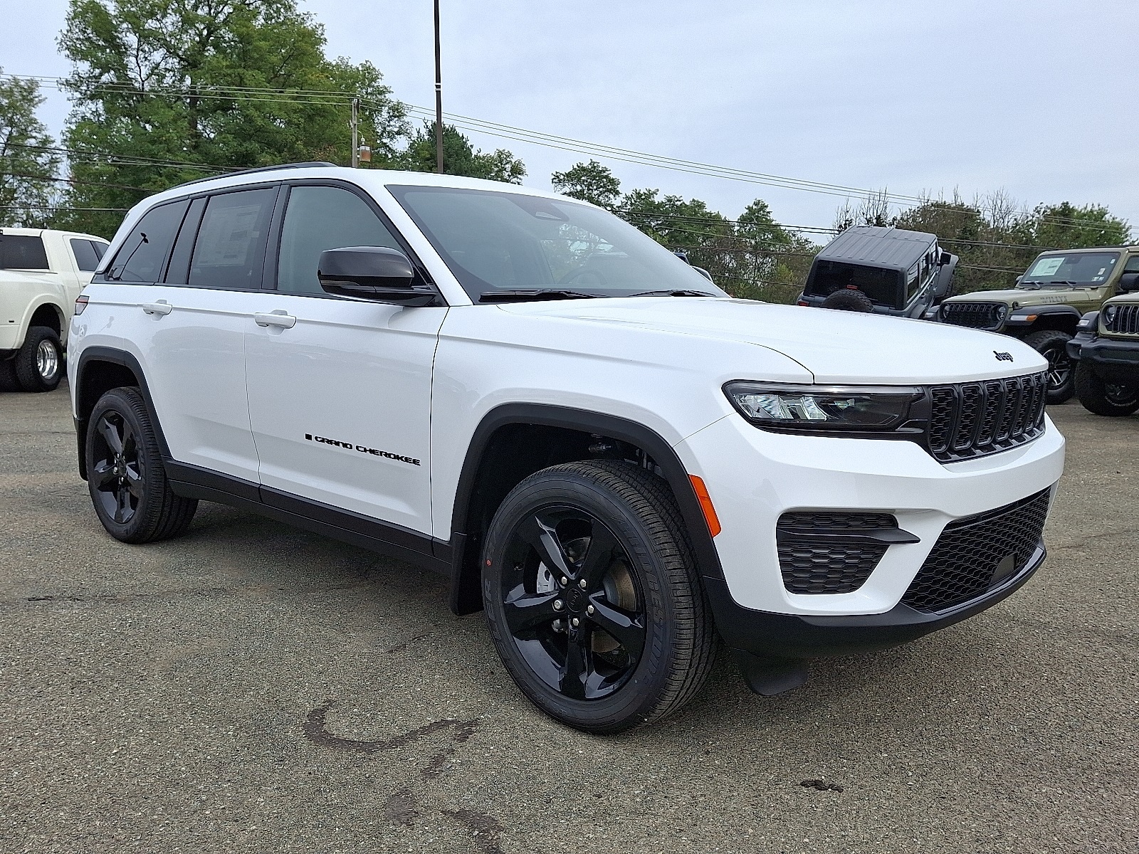 2025 Jeep Grand Cherokee Altitude's photo