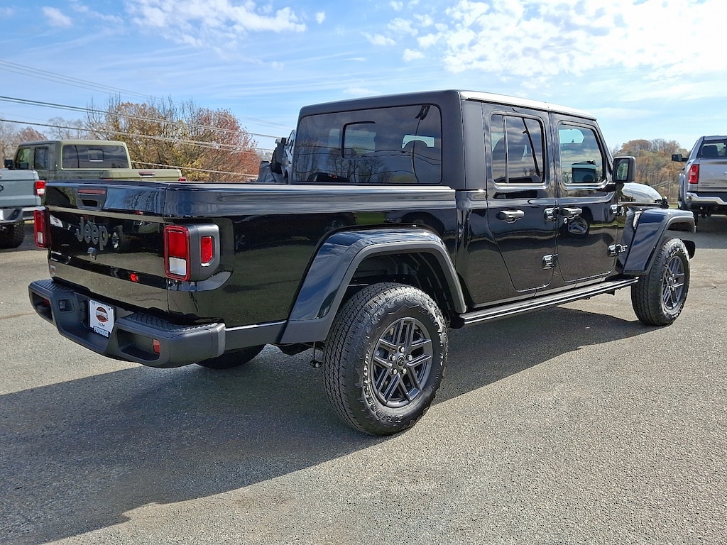 New 2026 Jeep Gladiator Sport S Pickup