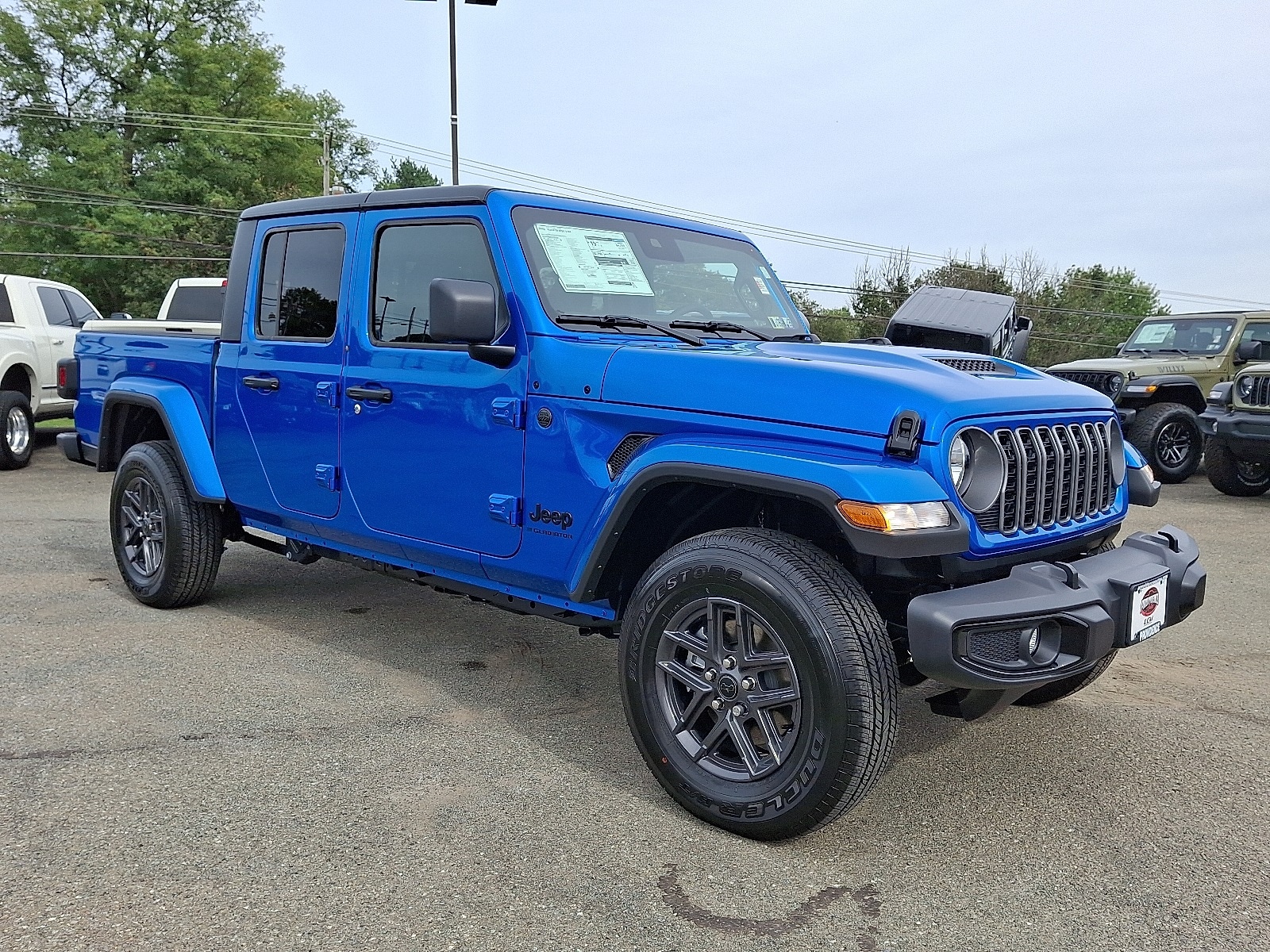 2025 Jeep Gladiator Sport S's photo