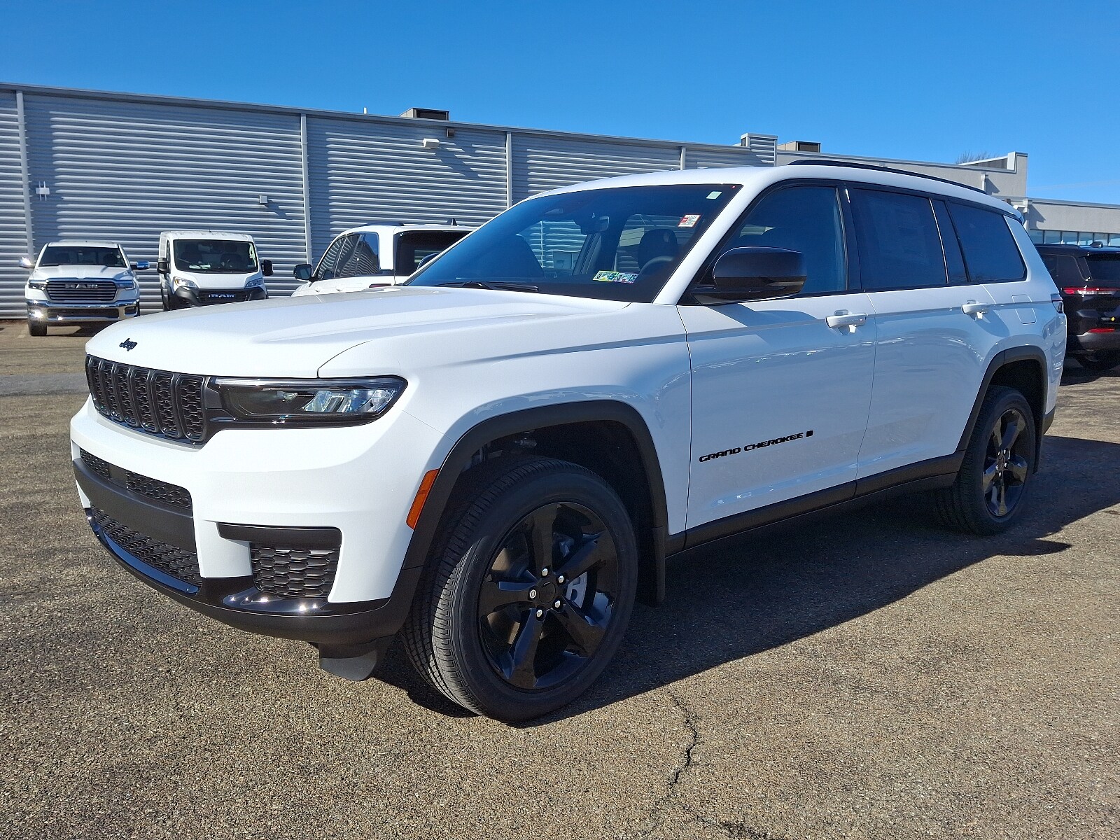 2025 Jeep Grand Cherokee Altitude photo 2