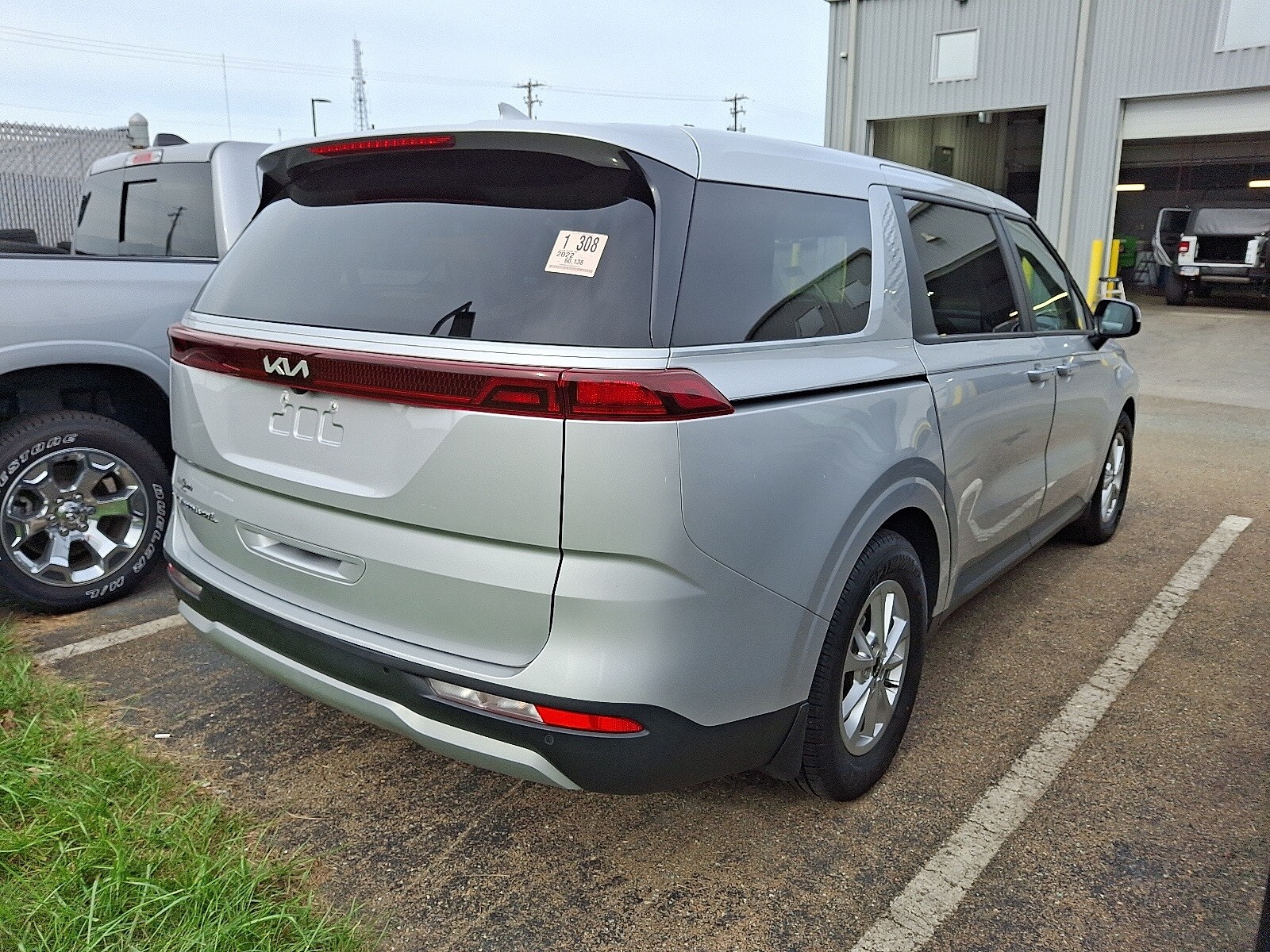 2022 Kia Carnival LX photo 4