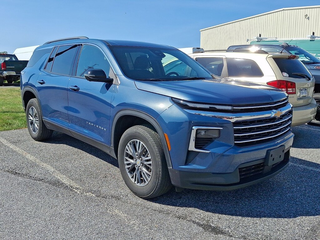 Used 2024 Chevrolet Traverse FWD LT Sport Utility