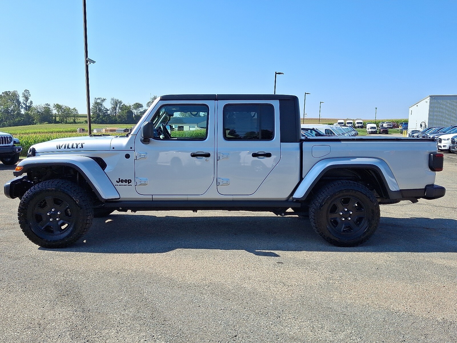 2022 Jeep Gladiator Willys photo 2