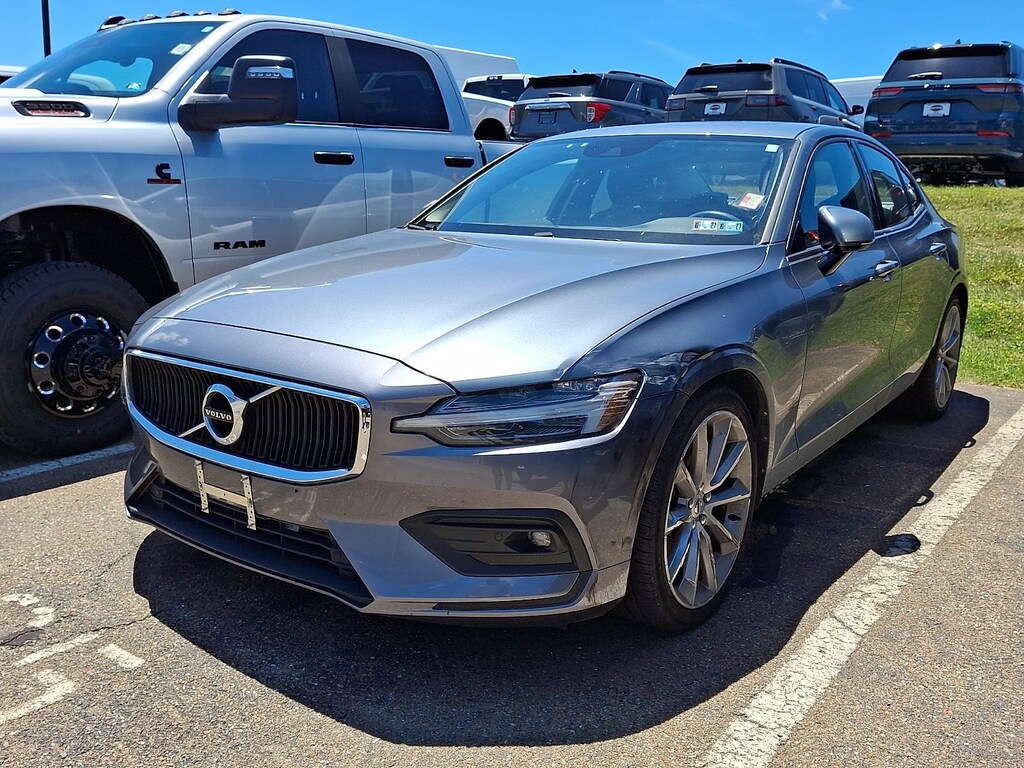 Used 2021 Volvo S60 T6 Momentum Sedan