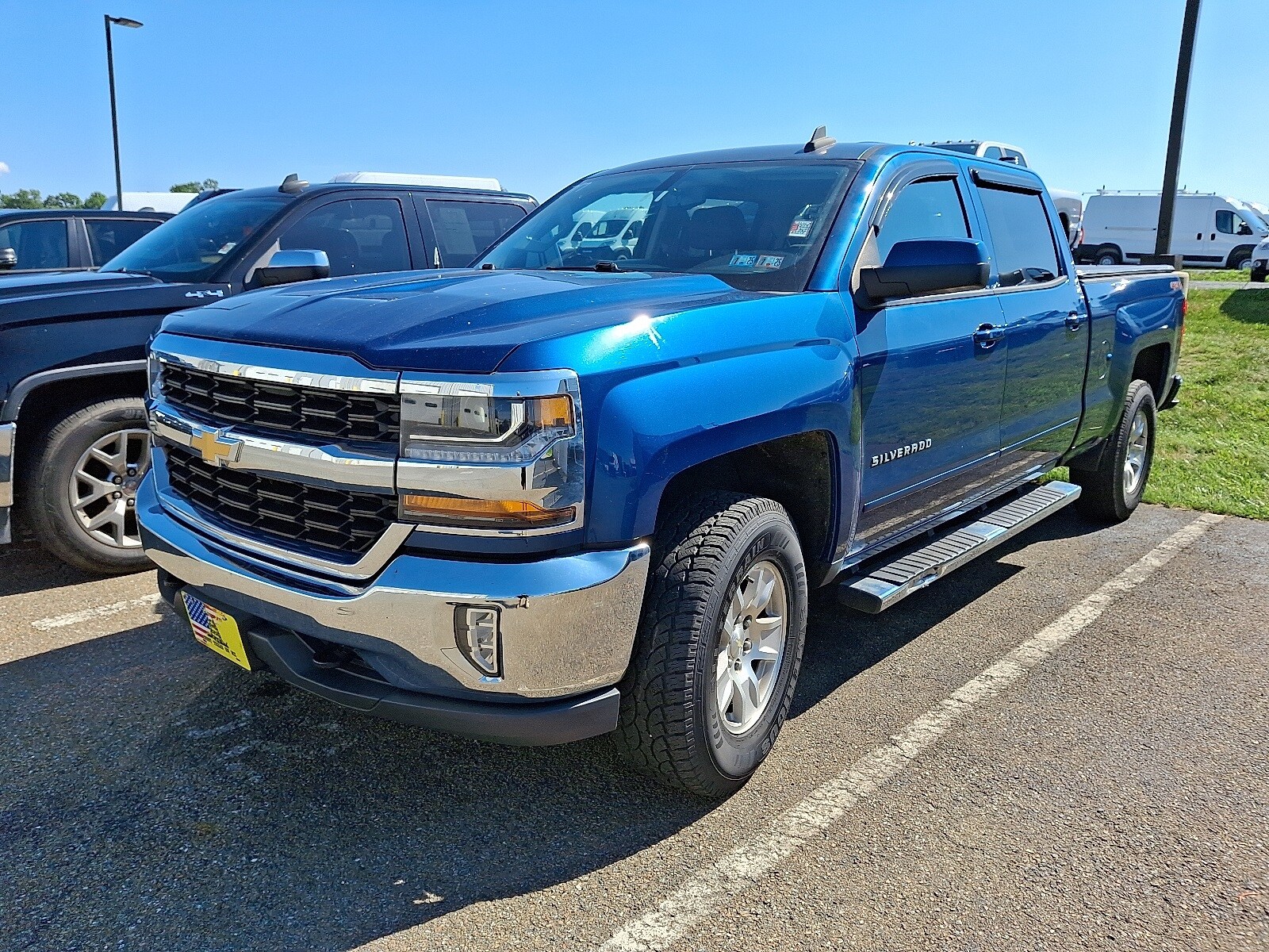 2018 Chevrolet Silverado 1500 photo 2