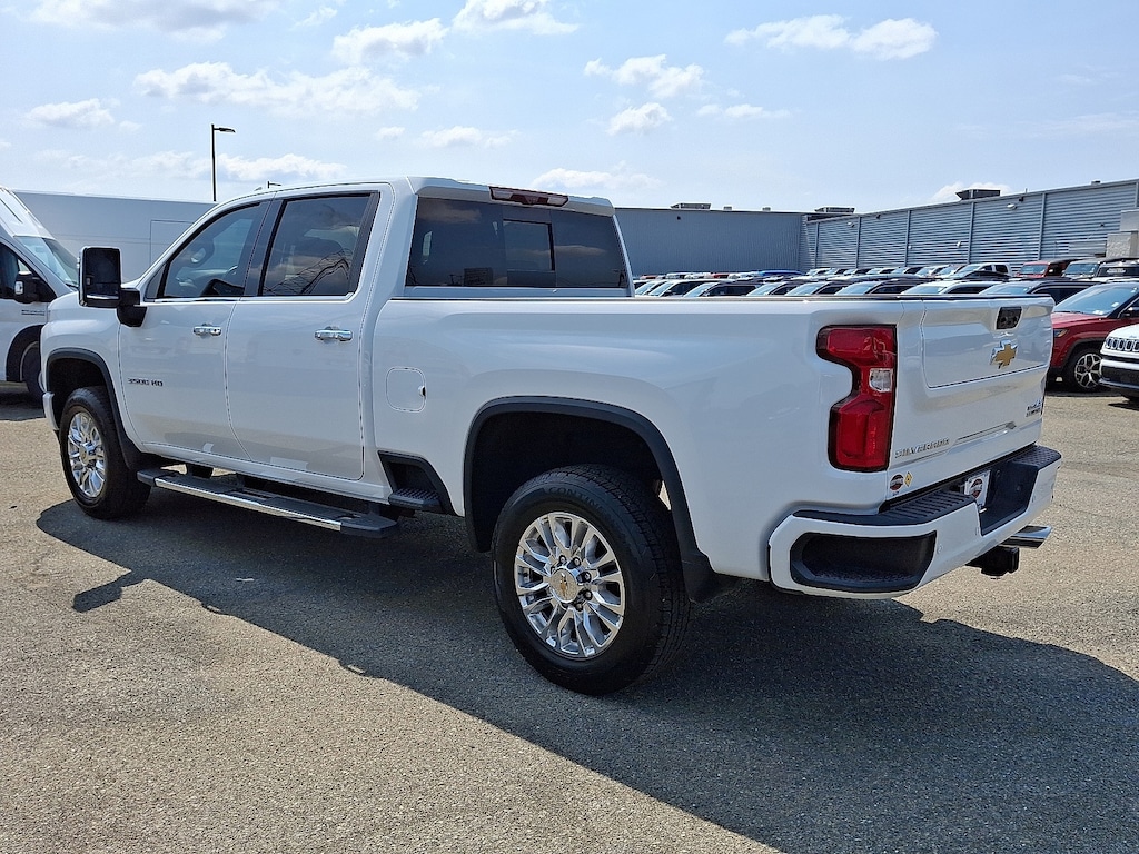 Used 2022 Chevrolet Silverado 3500HD 4WD Crew Cab Standard Bed High Country Crew Cab