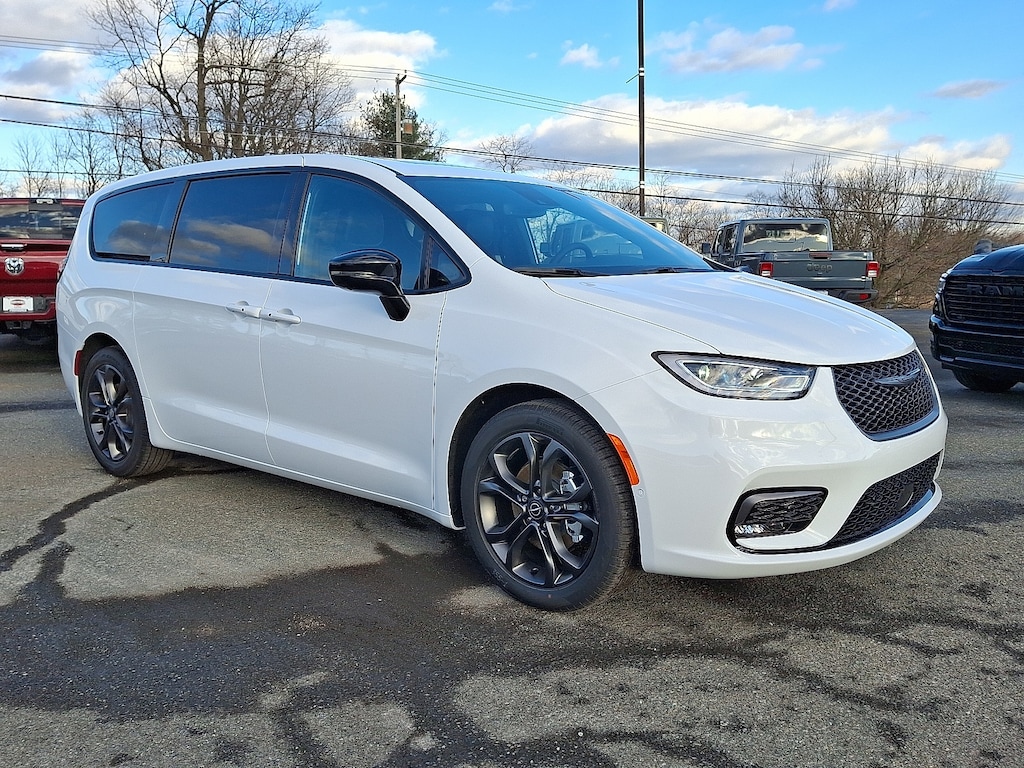 New 2026 Chrysler Pacifica Select Passenger Van