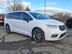 2026 Chrysler Pacifica Select Passenger Van