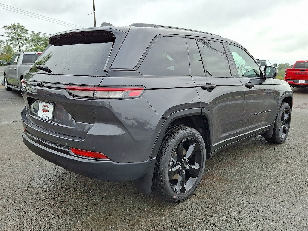 New 2025 Jeep Grand Cherokee Altitude 4x4 Sport Utility