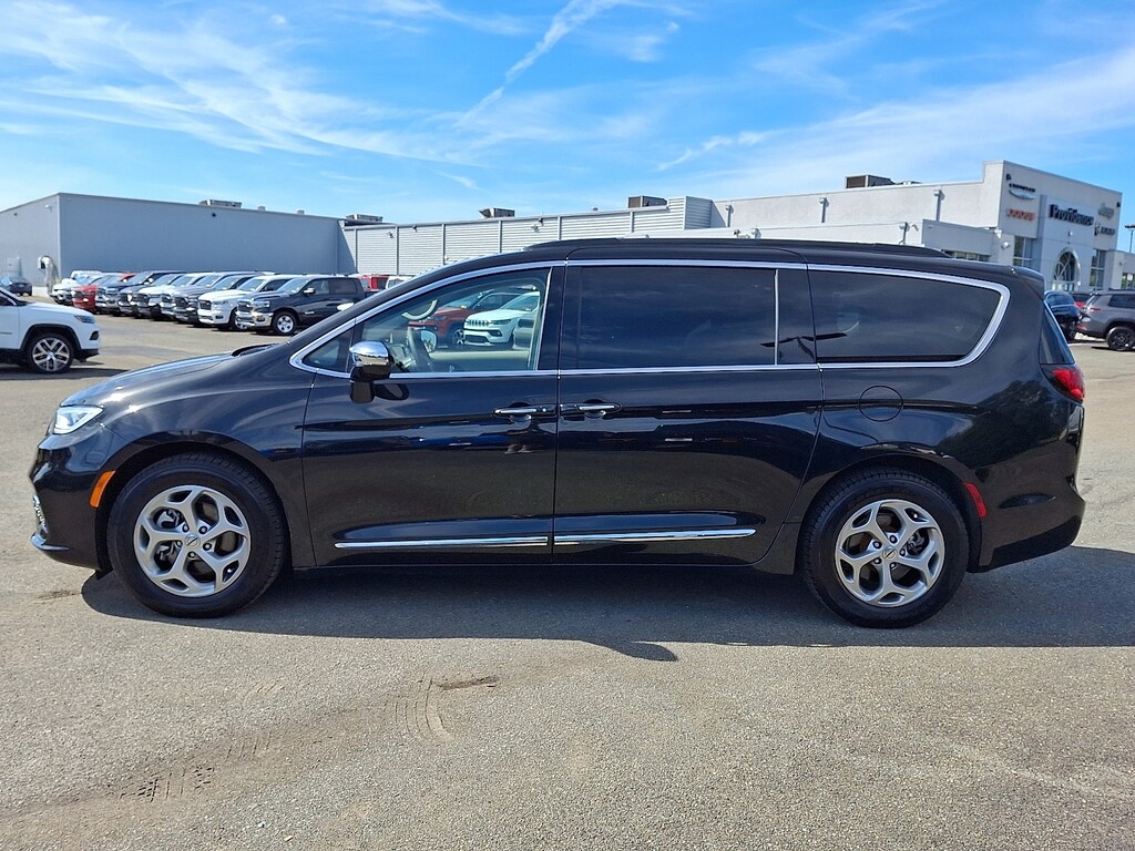 Used 2023 Chrysler Pacifica Limited Passenger Van