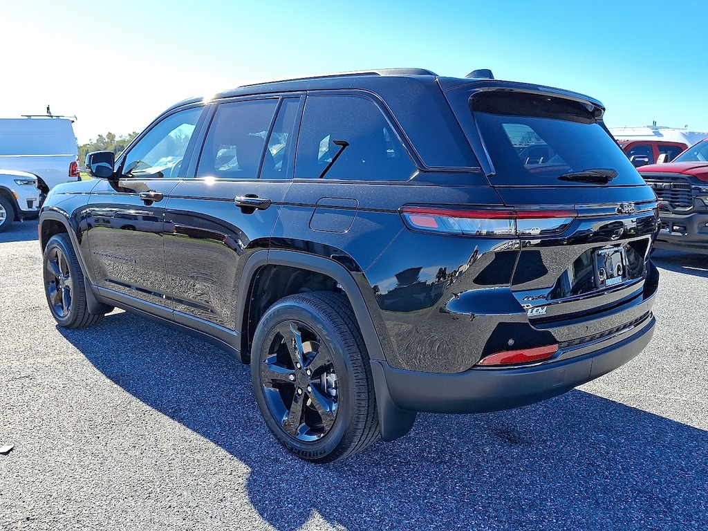 New 2025 Jeep Grand Cherokee Altitude 4x4 Sport Utility