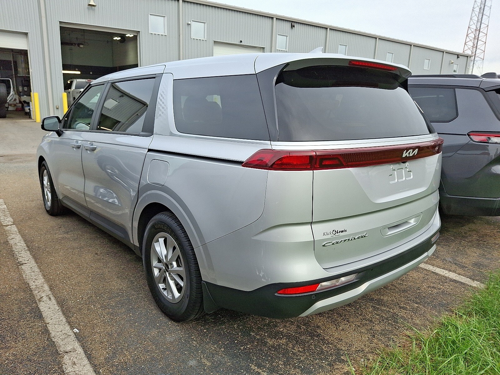 2022 Kia Carnival LX photo 3