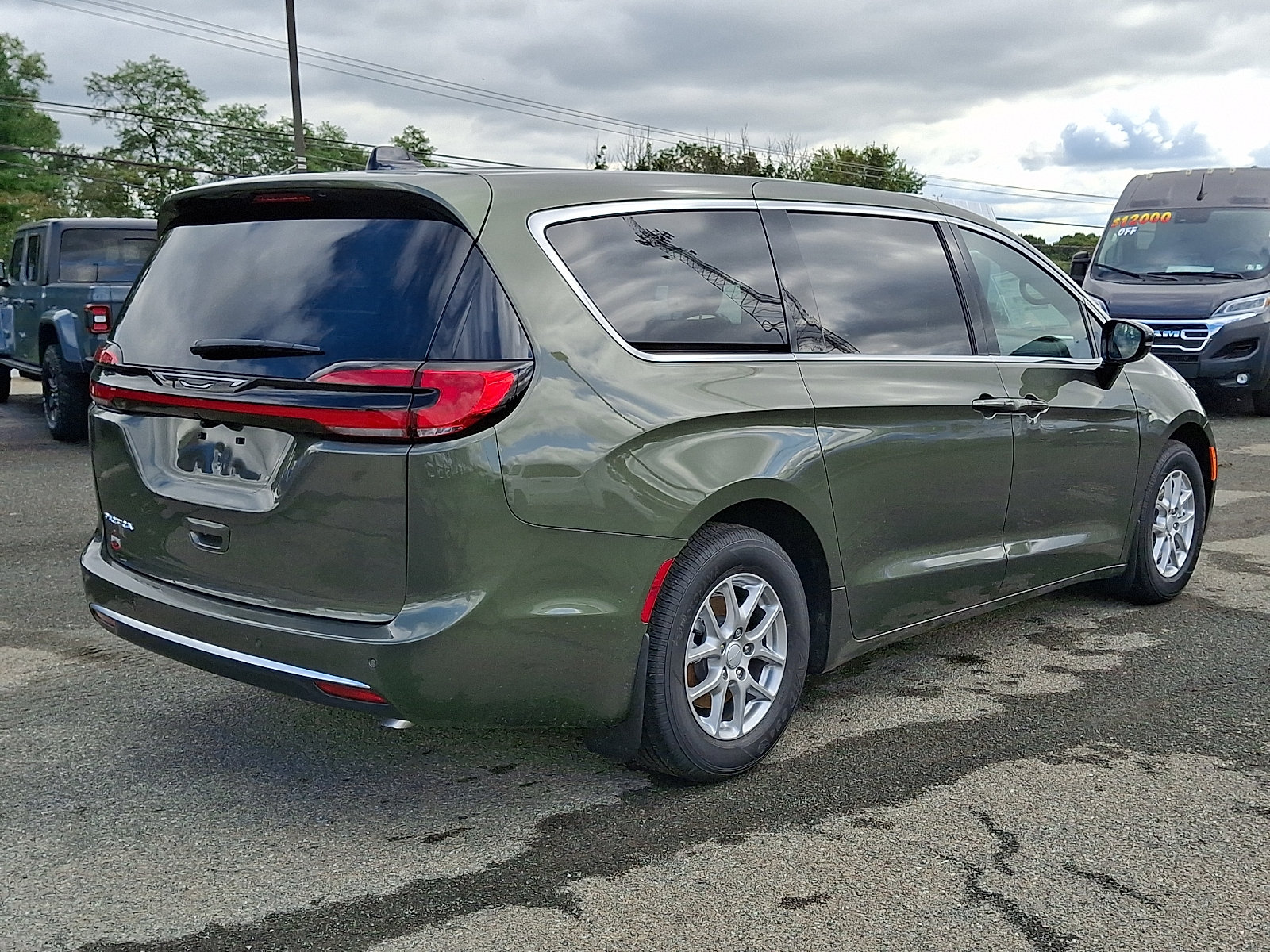 New 2027 Chrysler Pacifica Select Passenger Van