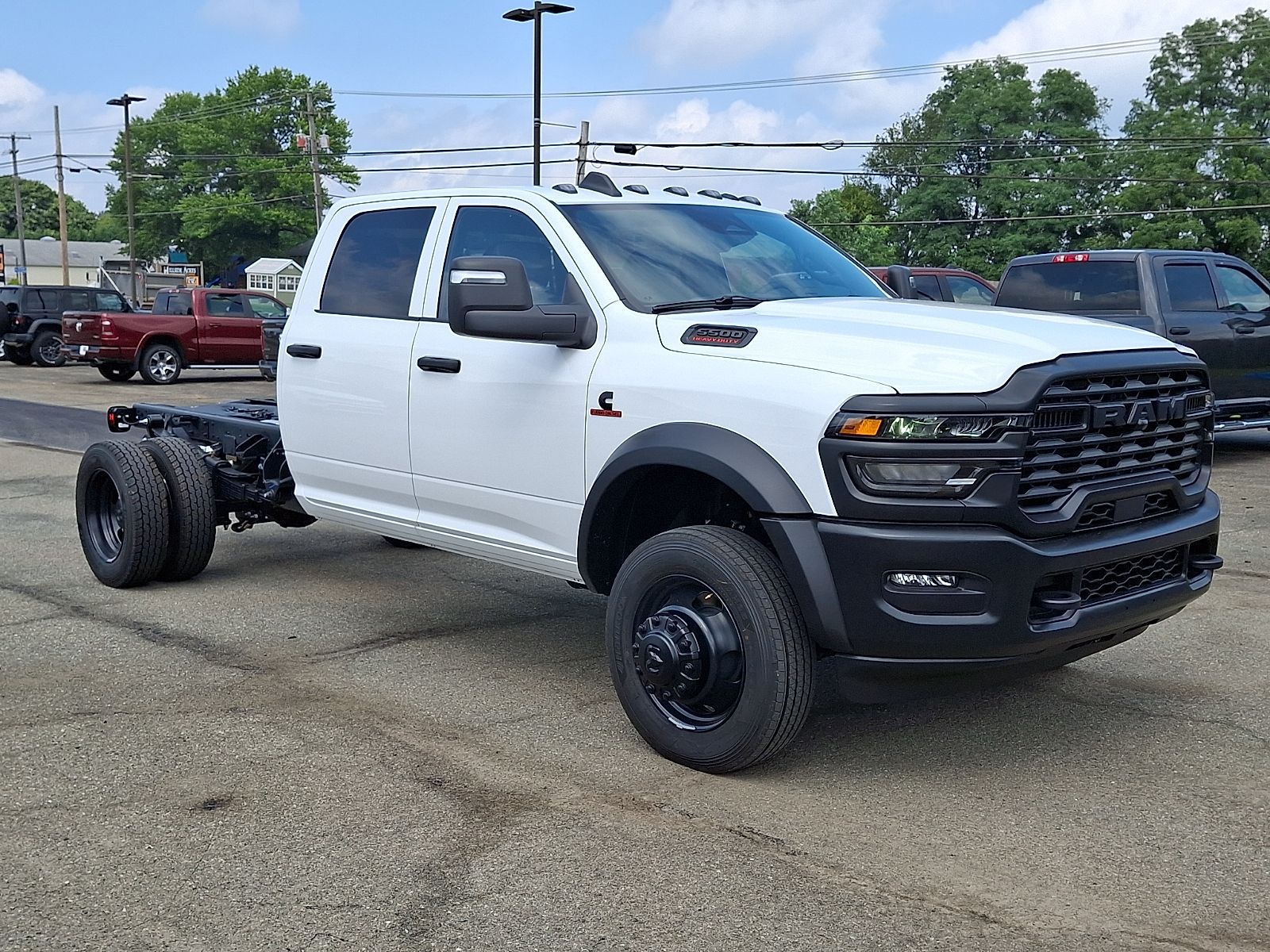 2027 Ram 5500 Chassis Cab TRADESMAN  CREW  4X4 60' CA Pickup