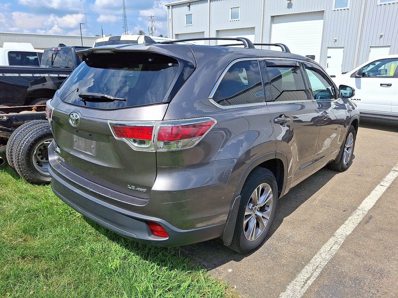 2016 Toyota Highlander LE Plus photo 4