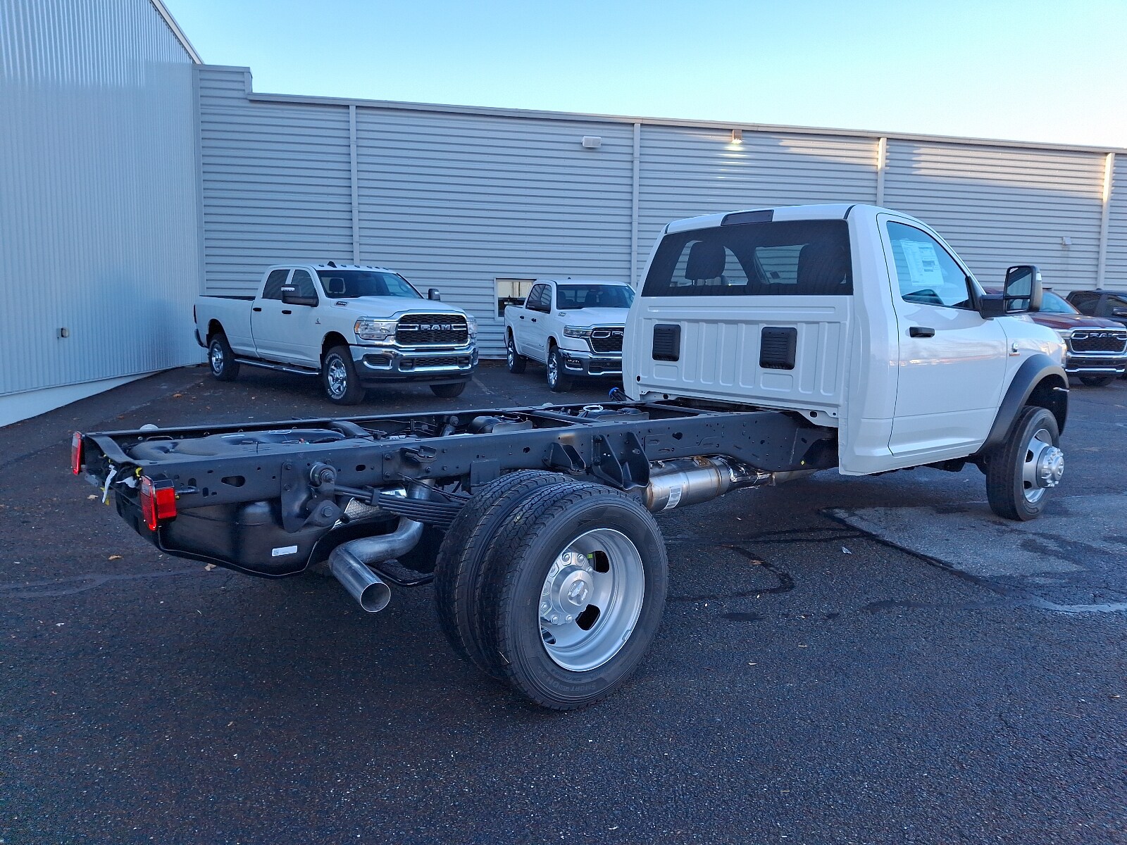2024 Ram 5500 Tradesman SLT photo 4