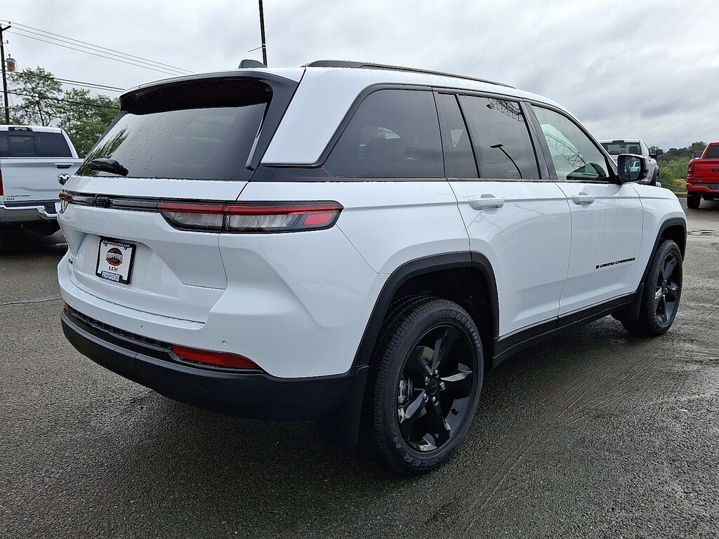 New 2025 Jeep Grand Cherokee Altitude 4x4 Sport Utility