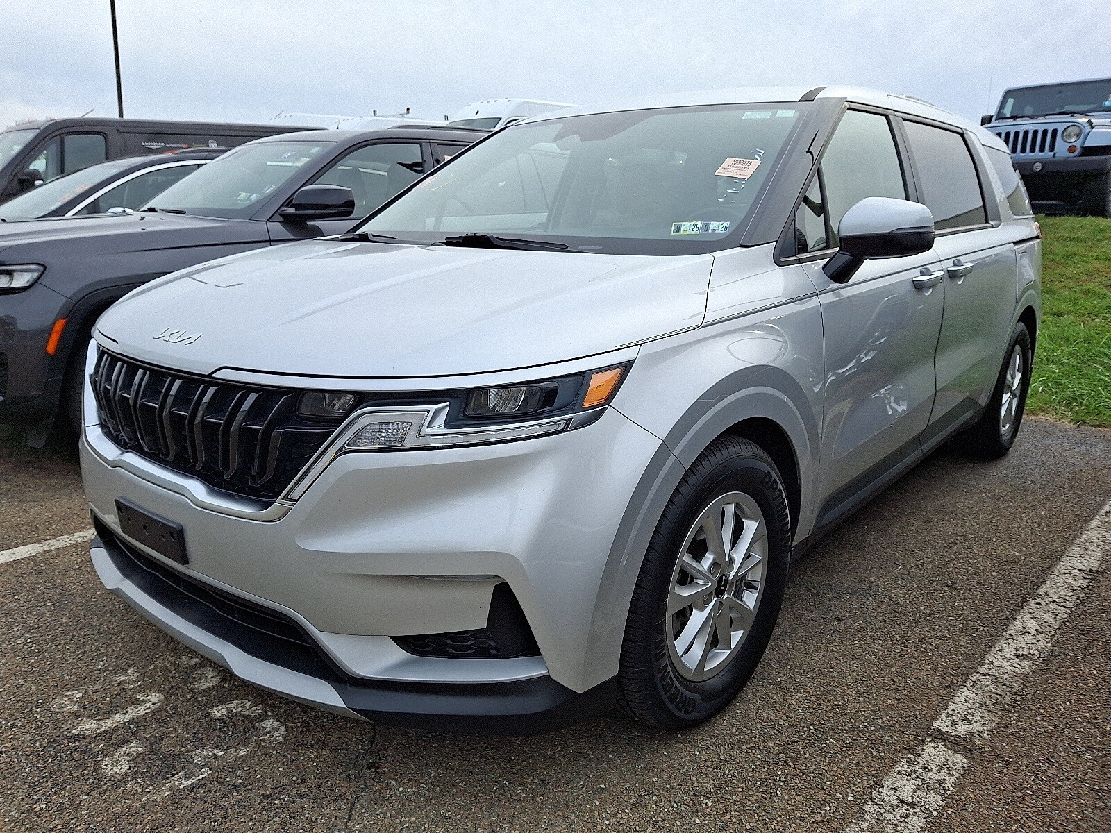 2022 Kia Carnival LX photo 2