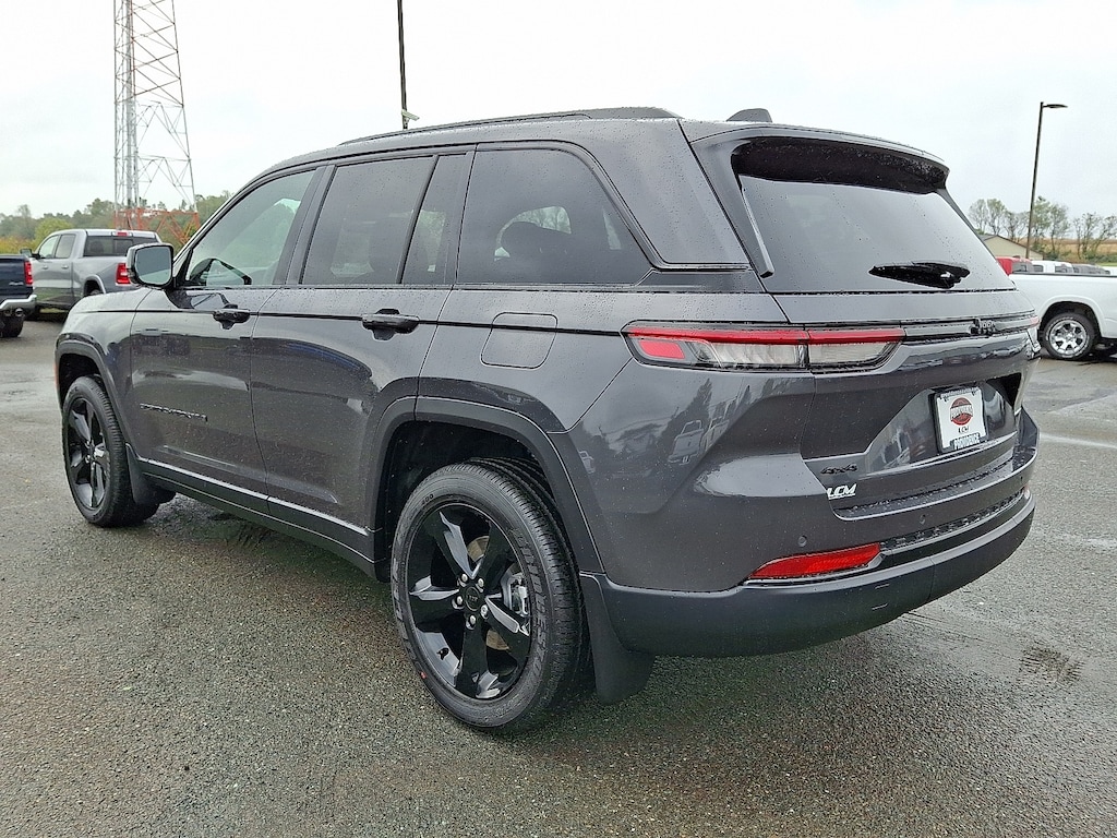New 2025 Jeep Grand Cherokee Altitude 4x4 Sport Utility