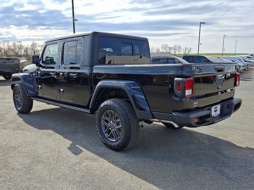 New 2026 Jeep Gladiator Sport S Pickup