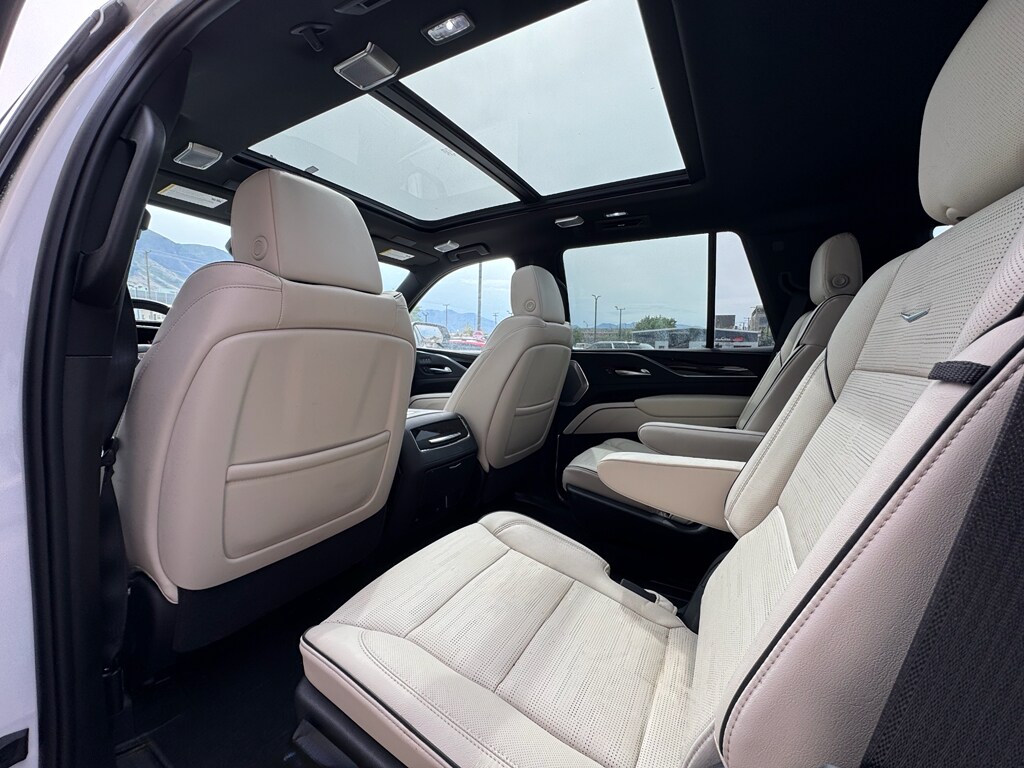 2023 Cadillac Escalade Sport photo 2