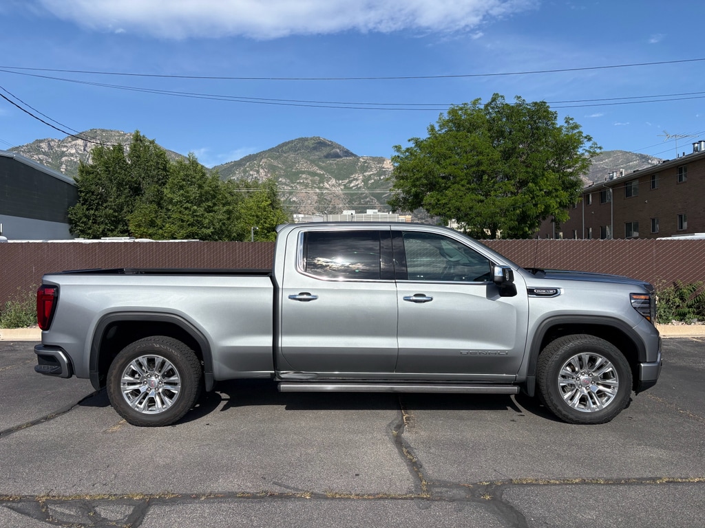 2023 GMC Sierra 4WD Crew Cab Short Box Denali's photo