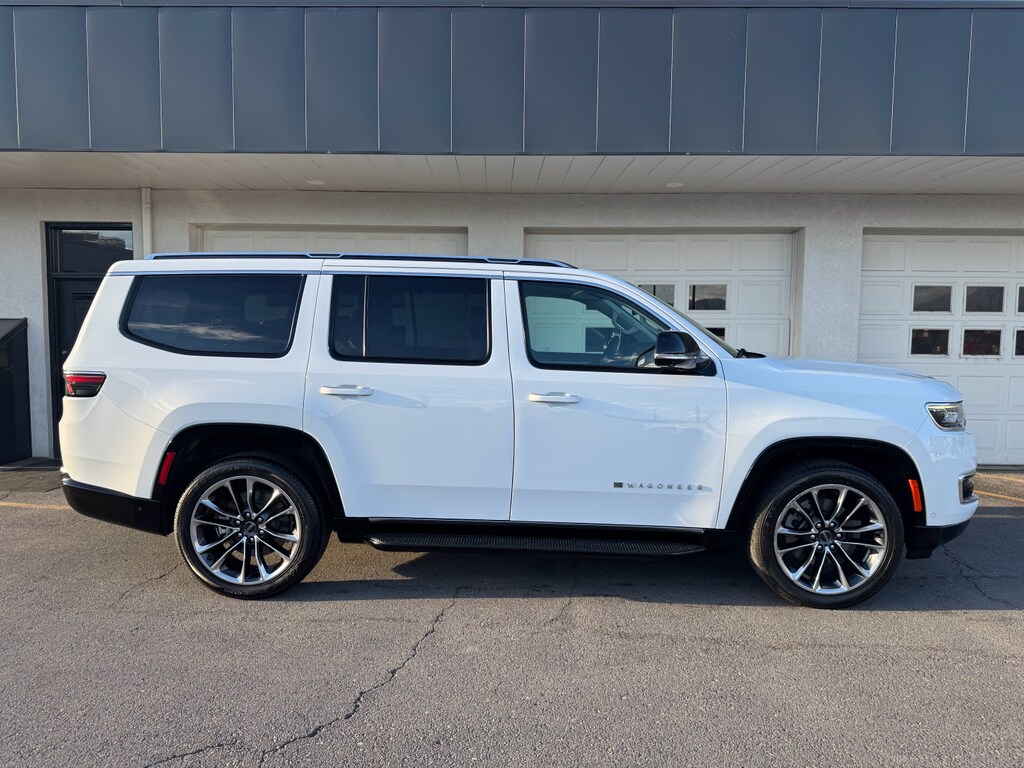 2023 Jeep Wagoneer Series II photo 2
